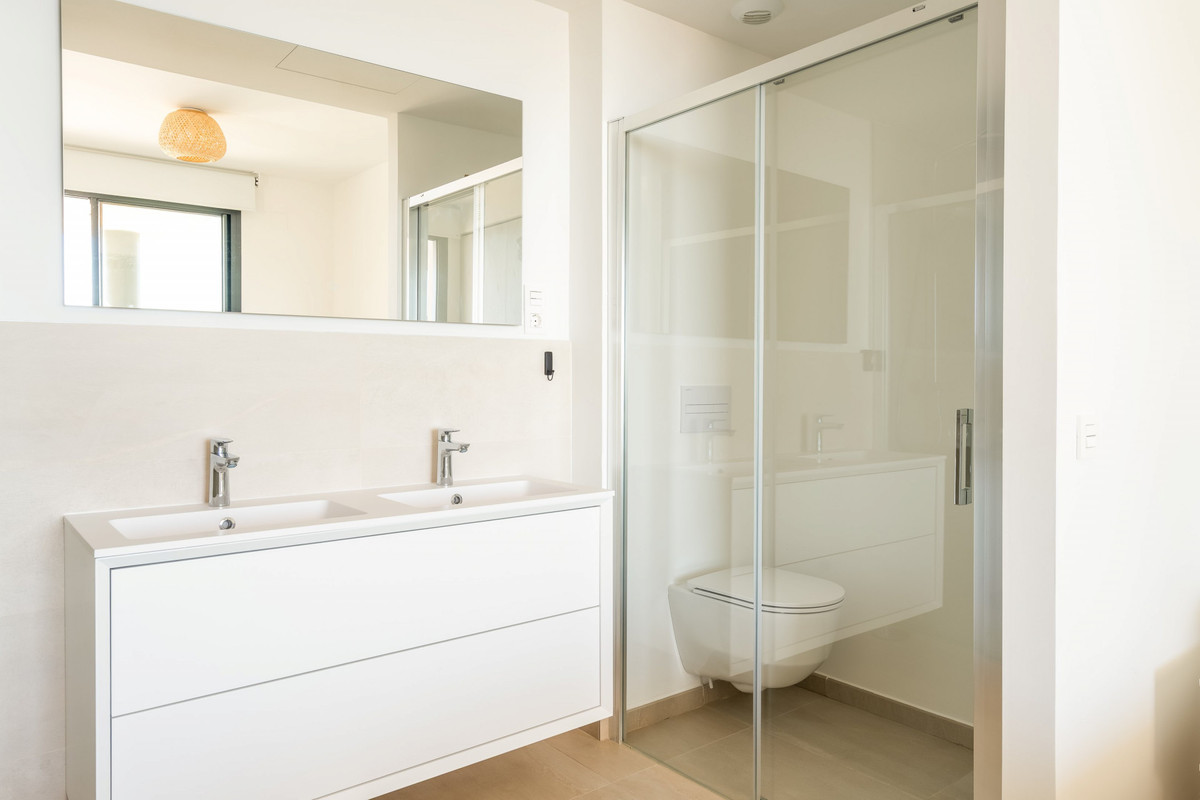 2 Bed Apartment for sale in Fuengirola Costa Del Sol, Málaga, Spain