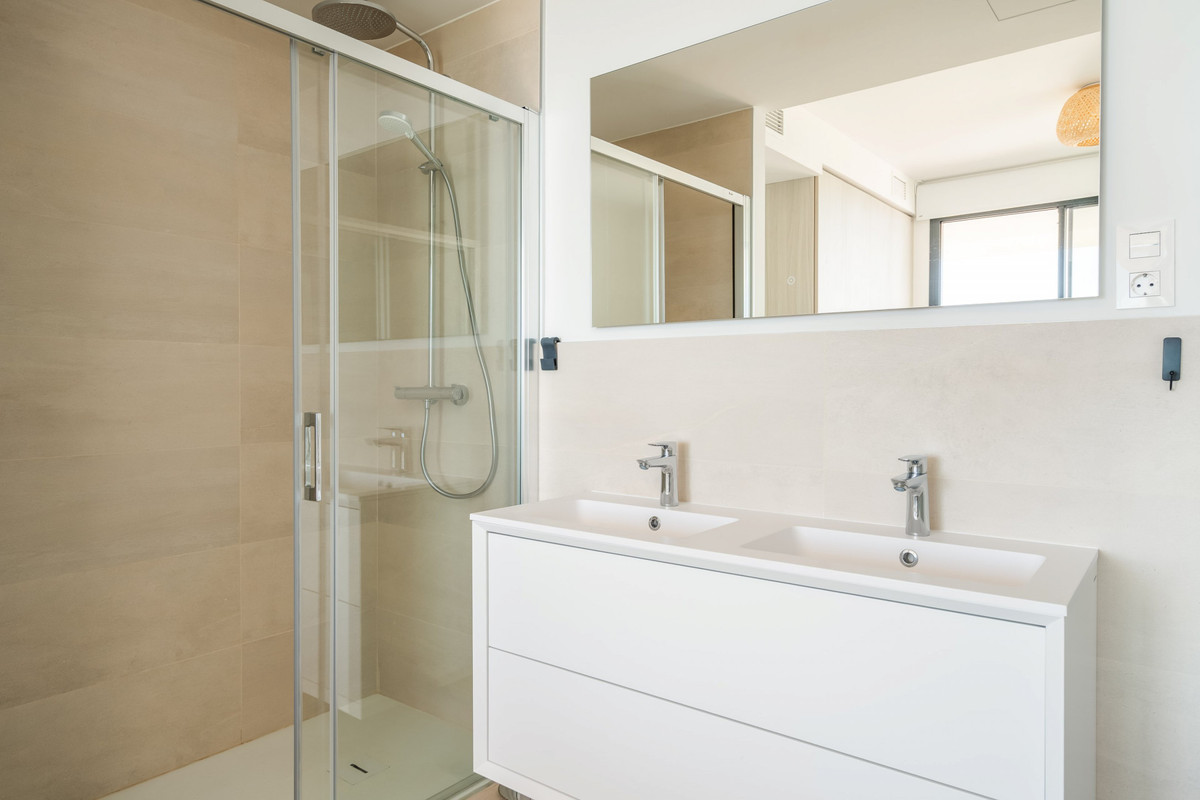 2 Bed Apartment for sale in Fuengirola Costa Del Sol, Málaga, Spain