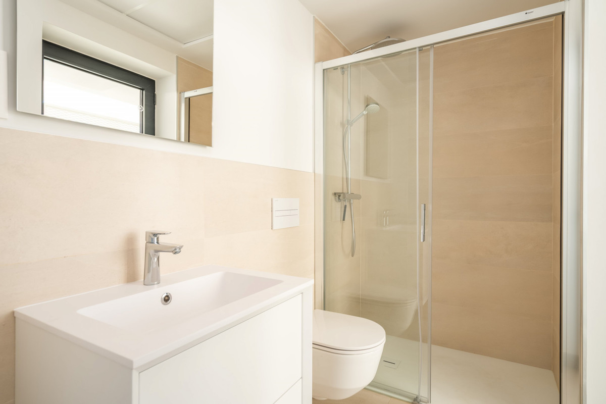 2 Bed Apartment for sale in Fuengirola Costa Del Sol, Málaga, Spain