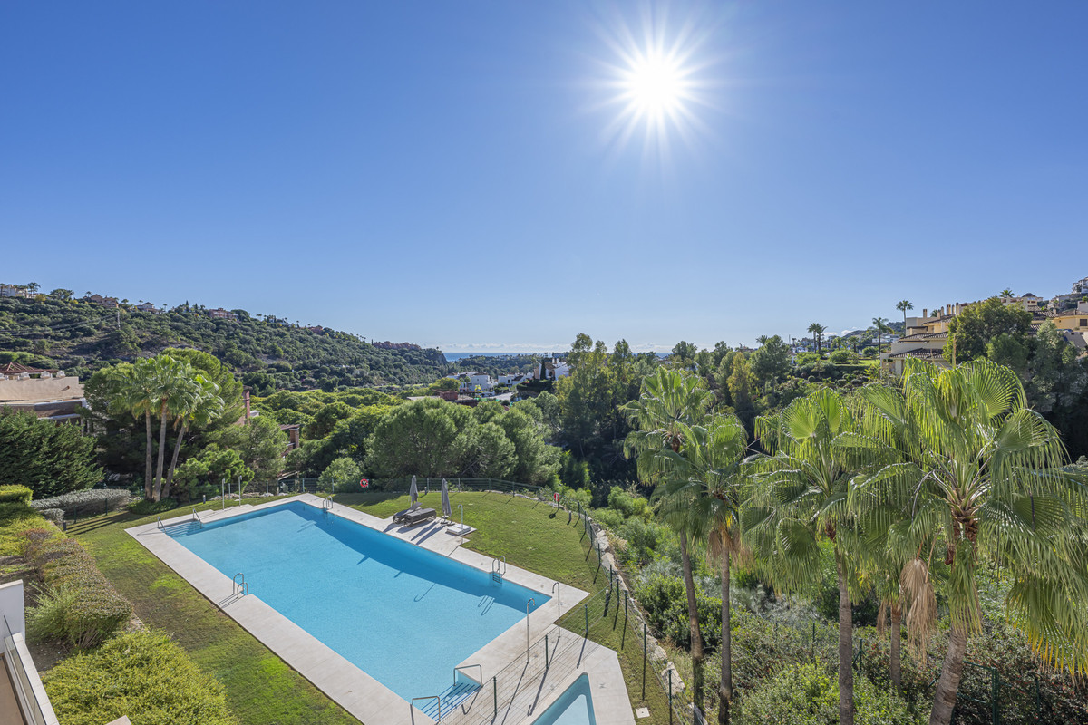 3 Bed Apartment for sale in Benahavís Costa Del Sol, Málaga, Spain