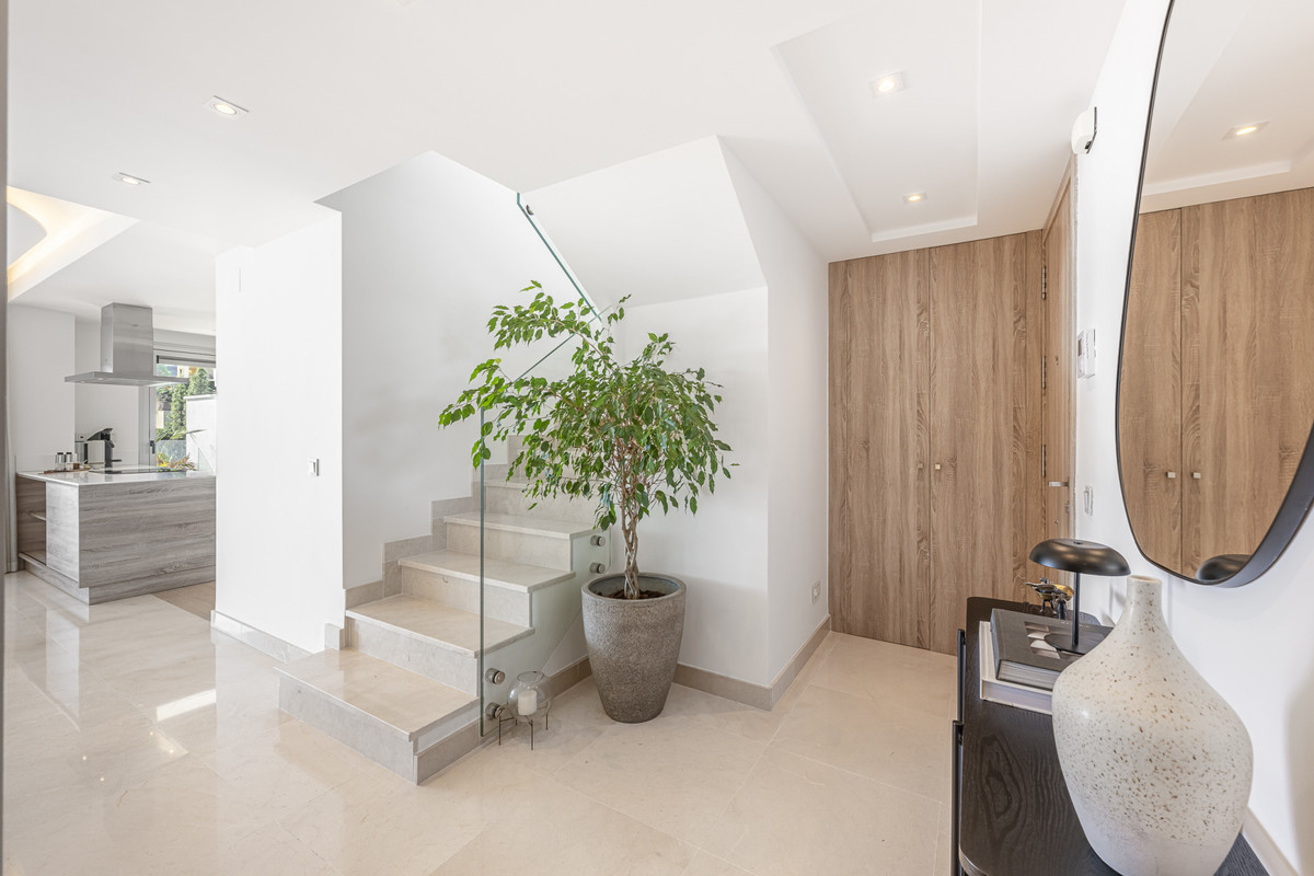 3 Bed Apartment for sale in Benahavís Costa Del Sol, Málaga, Spain
