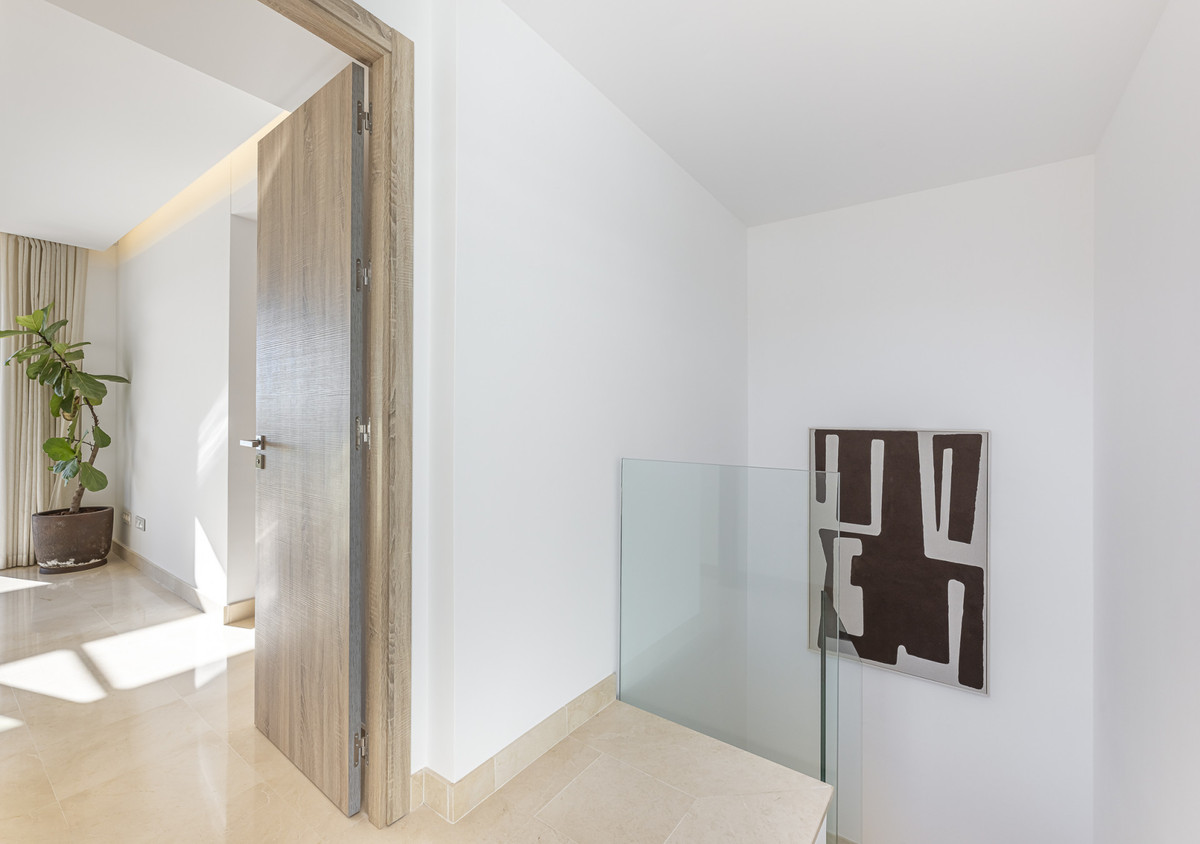 3 Bed Apartment for sale in Benahavís Costa Del Sol, Málaga, Spain