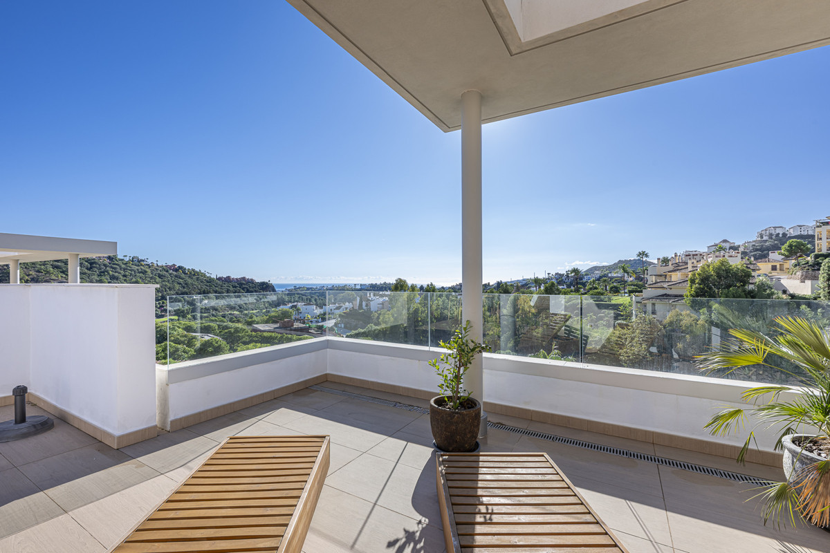 3 Bed Apartment for sale in Benahavís Costa Del Sol, Málaga, Spain