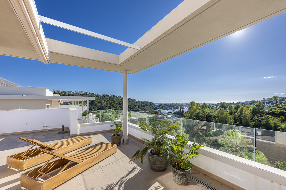 3 Bed Apartment for sale in Benahavís Costa Del Sol, Málaga, Spain