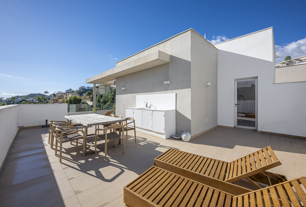 3 Bed Apartment for sale in Benahavís Costa Del Sol, Málaga, Spain