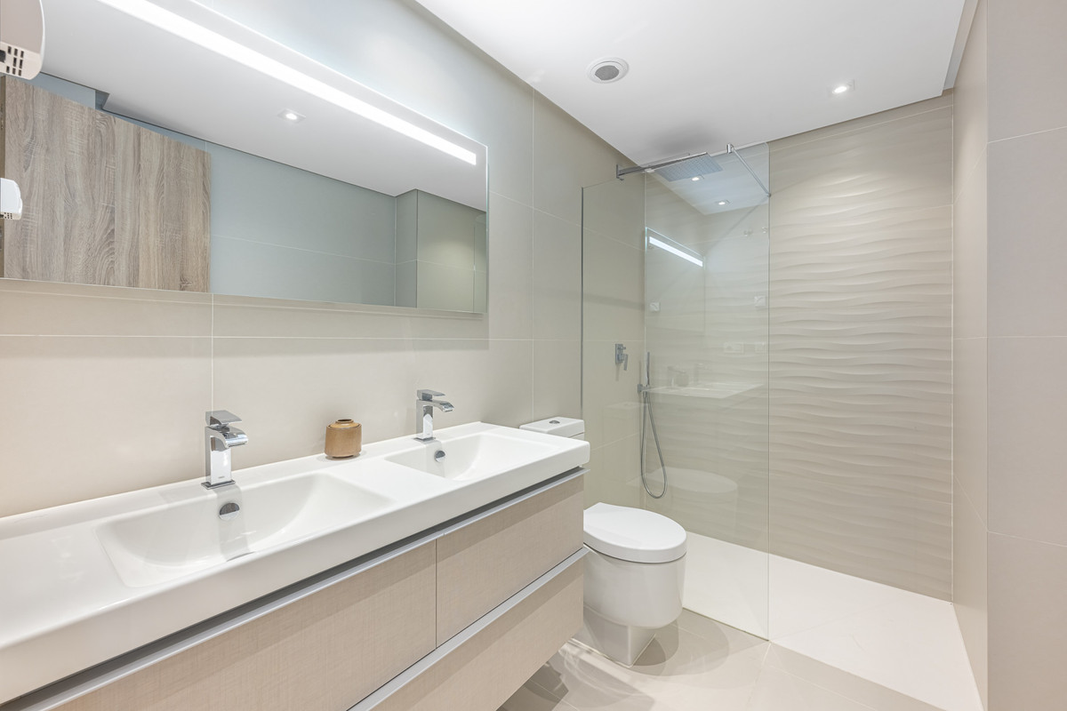 3 Bed Apartment for sale in Benahavís Costa Del Sol, Málaga, Spain