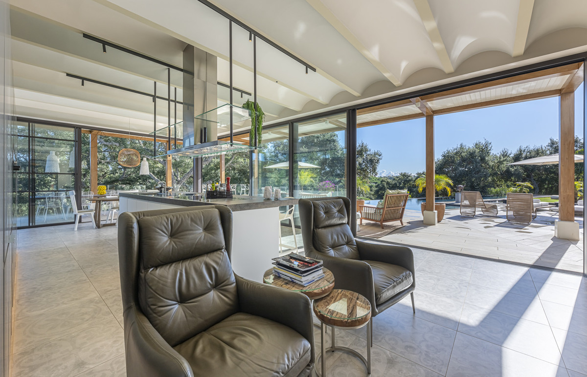 Se vende Villa - Chalet de 6 dormitorios en Costa Del Sol, Cadiz, España