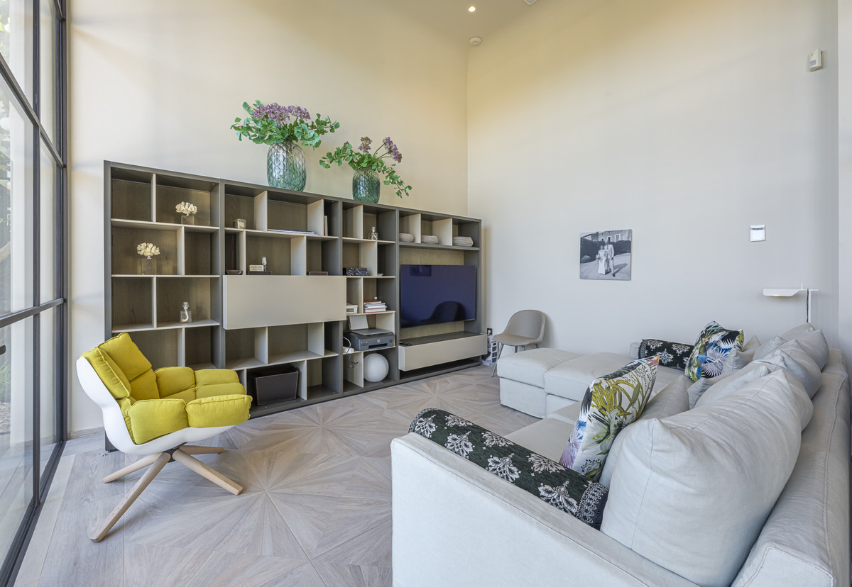 Se vende Villa - Chalet de 6 dormitorios en Costa Del Sol, Cadiz, España