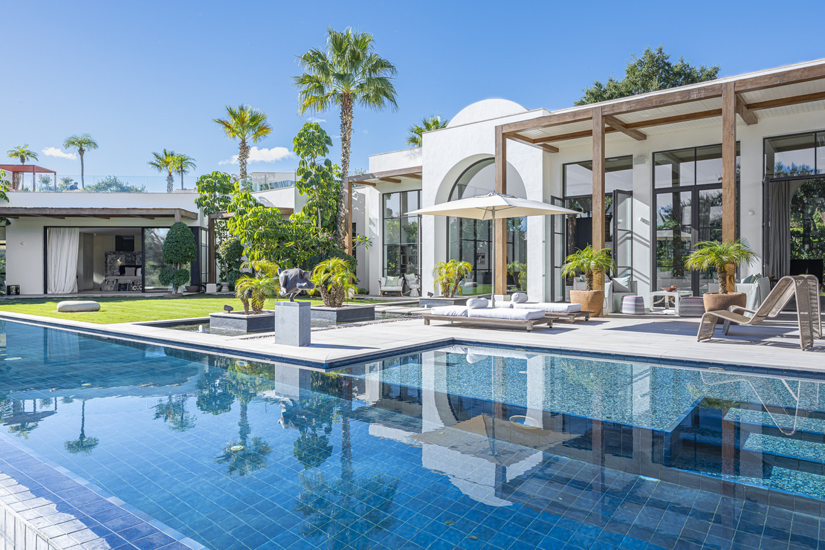Se vende Villa - Chalet de 6 dormitorios en Costa Del Sol, Cadiz, España