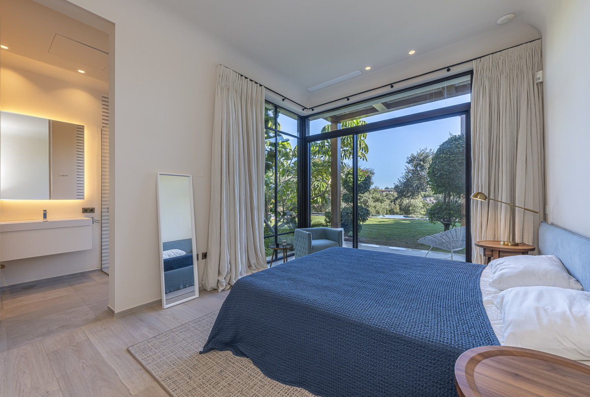 Se vende Villa - Chalet de 6 dormitorios en Costa Del Sol, Cadiz, España