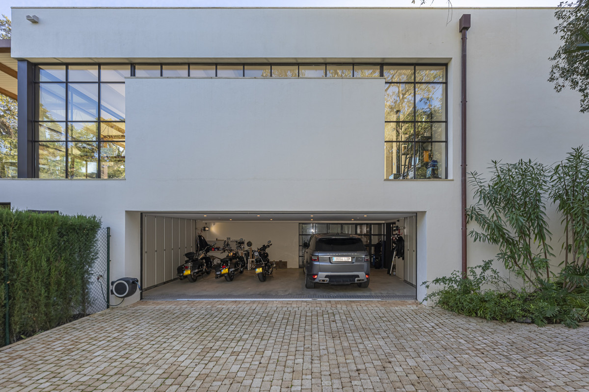 Se vende Villa - Chalet de 6 dormitorios en Costa Del Sol, Cadiz, España