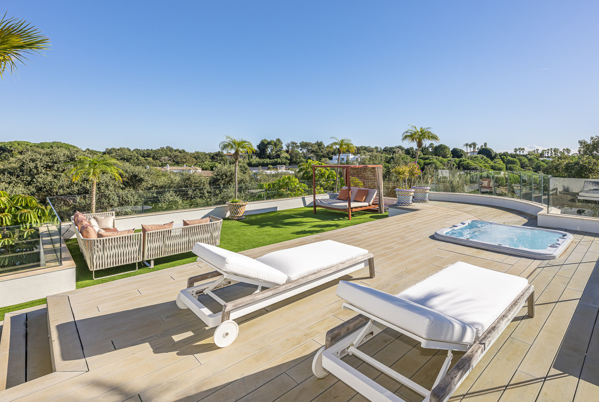 Se vende Villa - Chalet de 6 dormitorios en Costa Del Sol, Cadiz, España