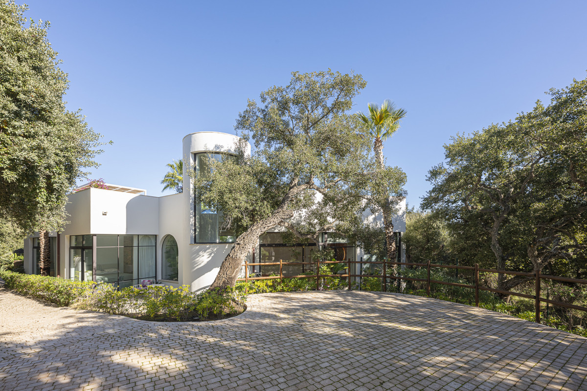 Se vende Villa - Chalet de 6 dormitorios en Costa Del Sol, Cadiz, España