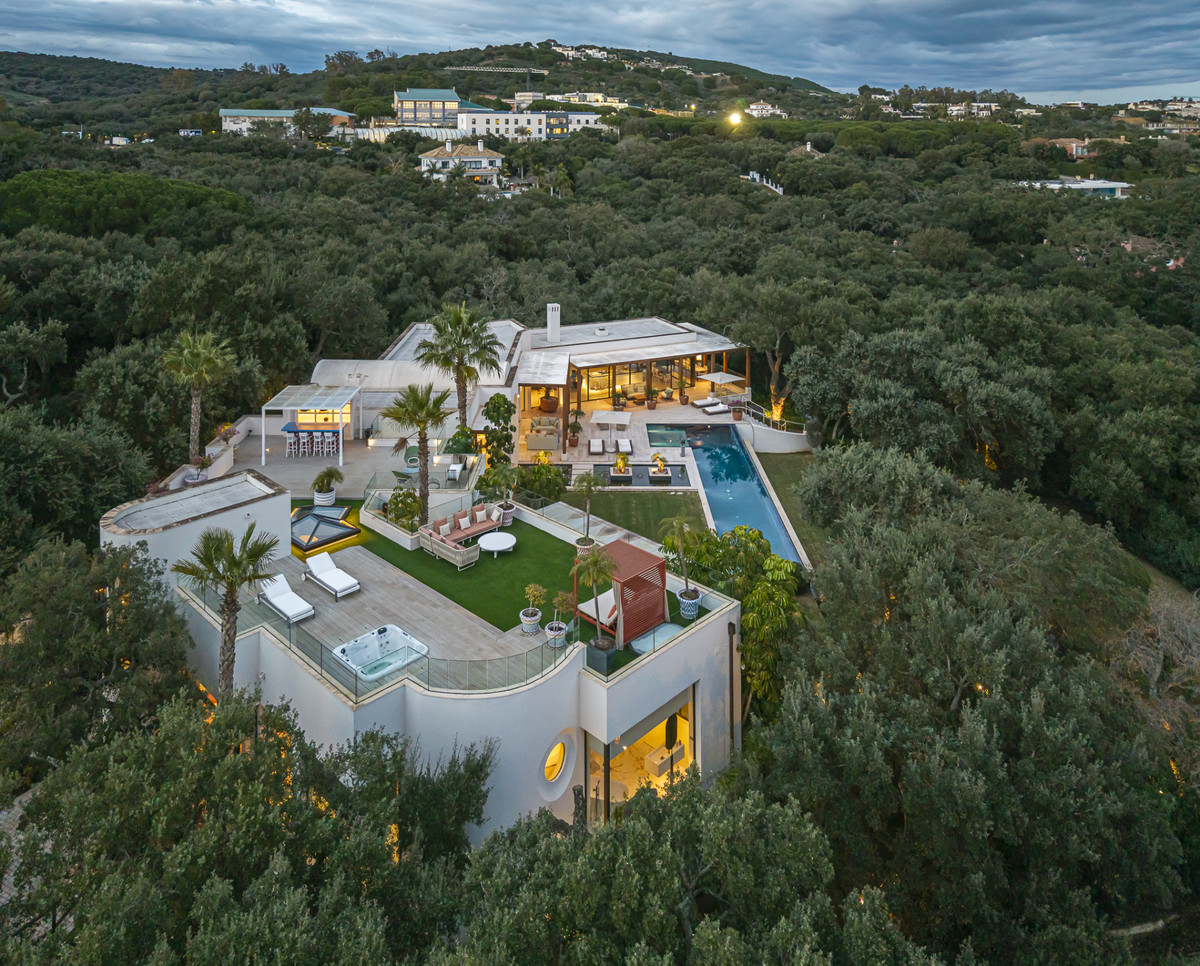Se vende Villa - Chalet de 6 dormitorios en Costa Del Sol, Cadiz, España