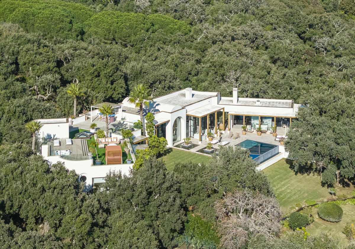 Se vende Villa - Chalet de 6 dormitorios en Costa Del Sol, Cadiz, España