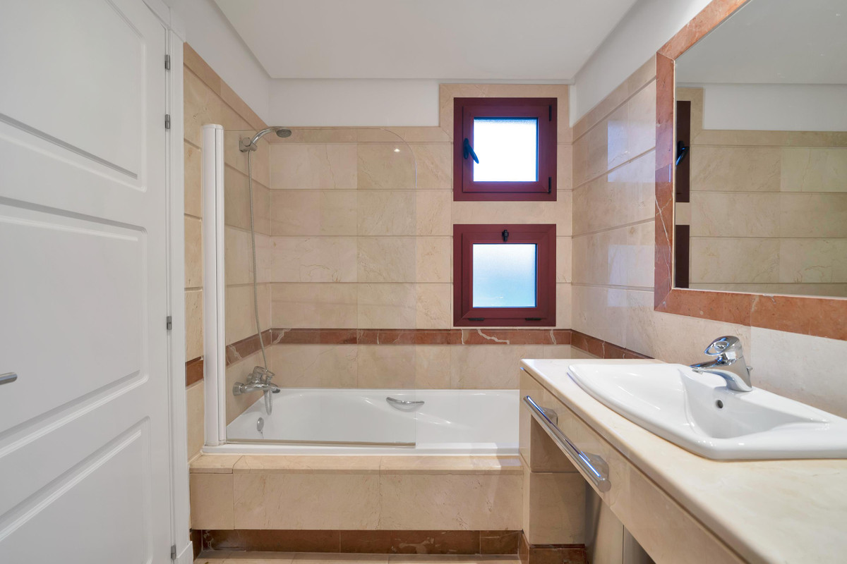 Se vende Apartamento Planta Media de 3 dormitorios en Costa Del Sol, Málaga, España