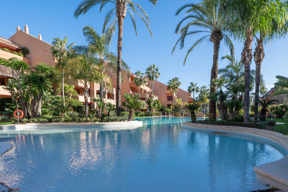 Se vende Apartamento Planta Media de 3 dormitorios en Costa Del Sol, Málaga, España