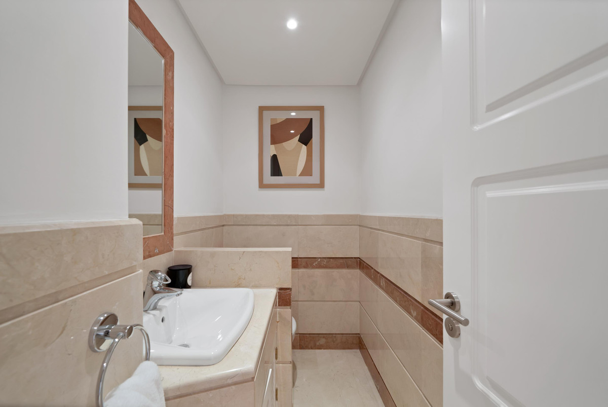 Se vende Apartamento Planta Media de 3 dormitorios en Costa Del Sol, Málaga, España