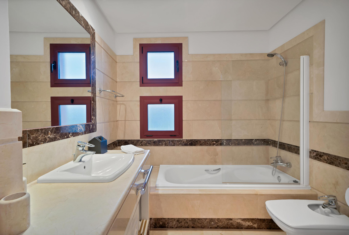 Se vende Apartamento Planta Media de 3 dormitorios en Costa Del Sol, Málaga, España