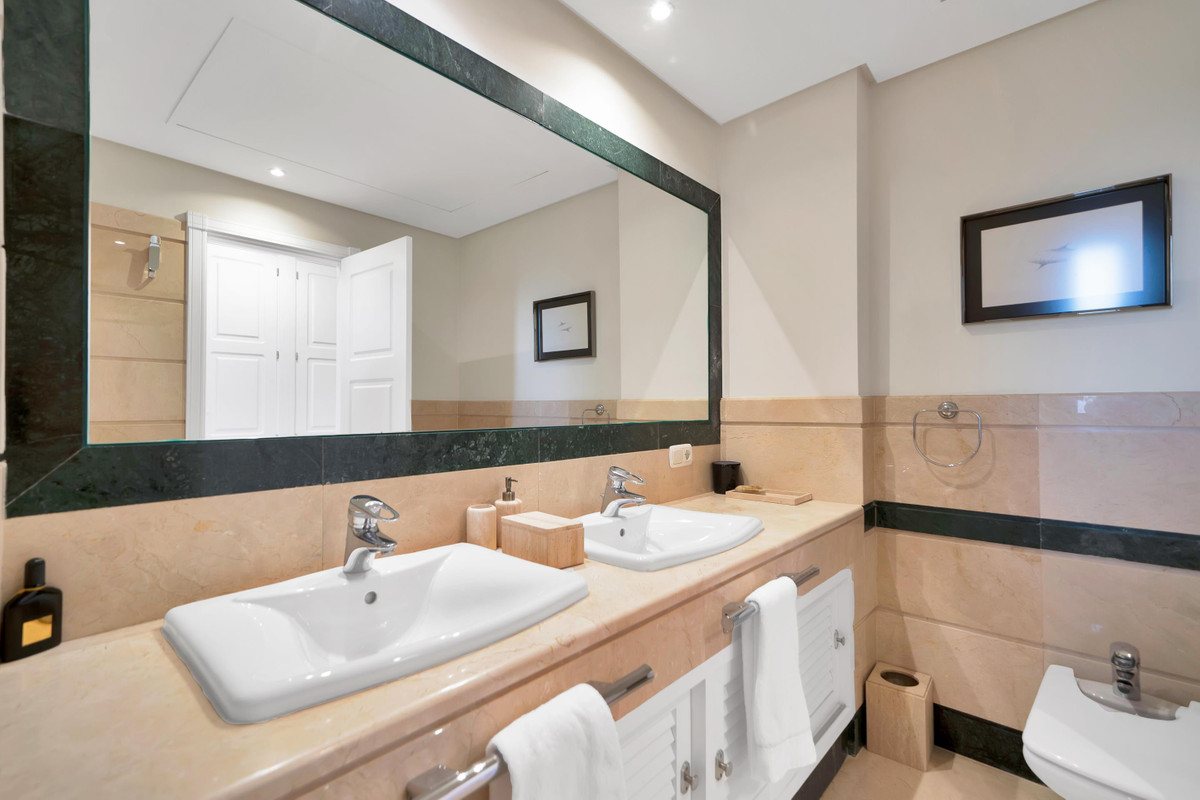 Se vende Apartamento Planta Media de 3 dormitorios en Costa Del Sol, Málaga, España
