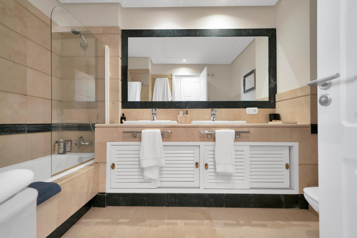 Se vende Apartamento Planta Media de 3 dormitorios en Costa Del Sol, Málaga, España