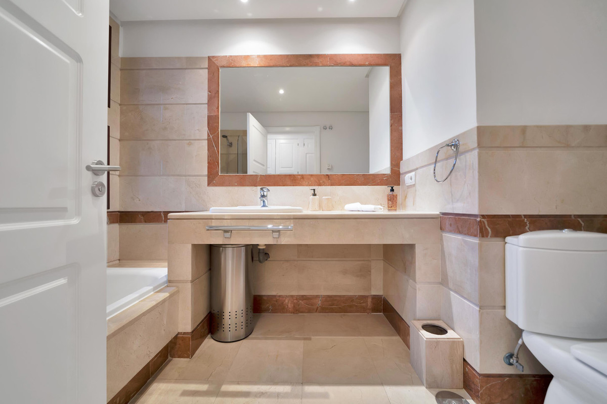 Se vende Apartamento Planta Media de 3 dormitorios en Costa Del Sol, Málaga, España