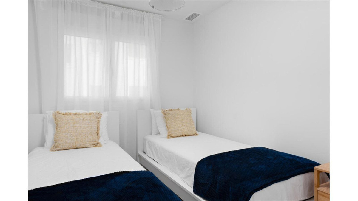 Se vende Apartamento Planta Media de 2 dormitorios en Costa Del Sol, Málaga, España