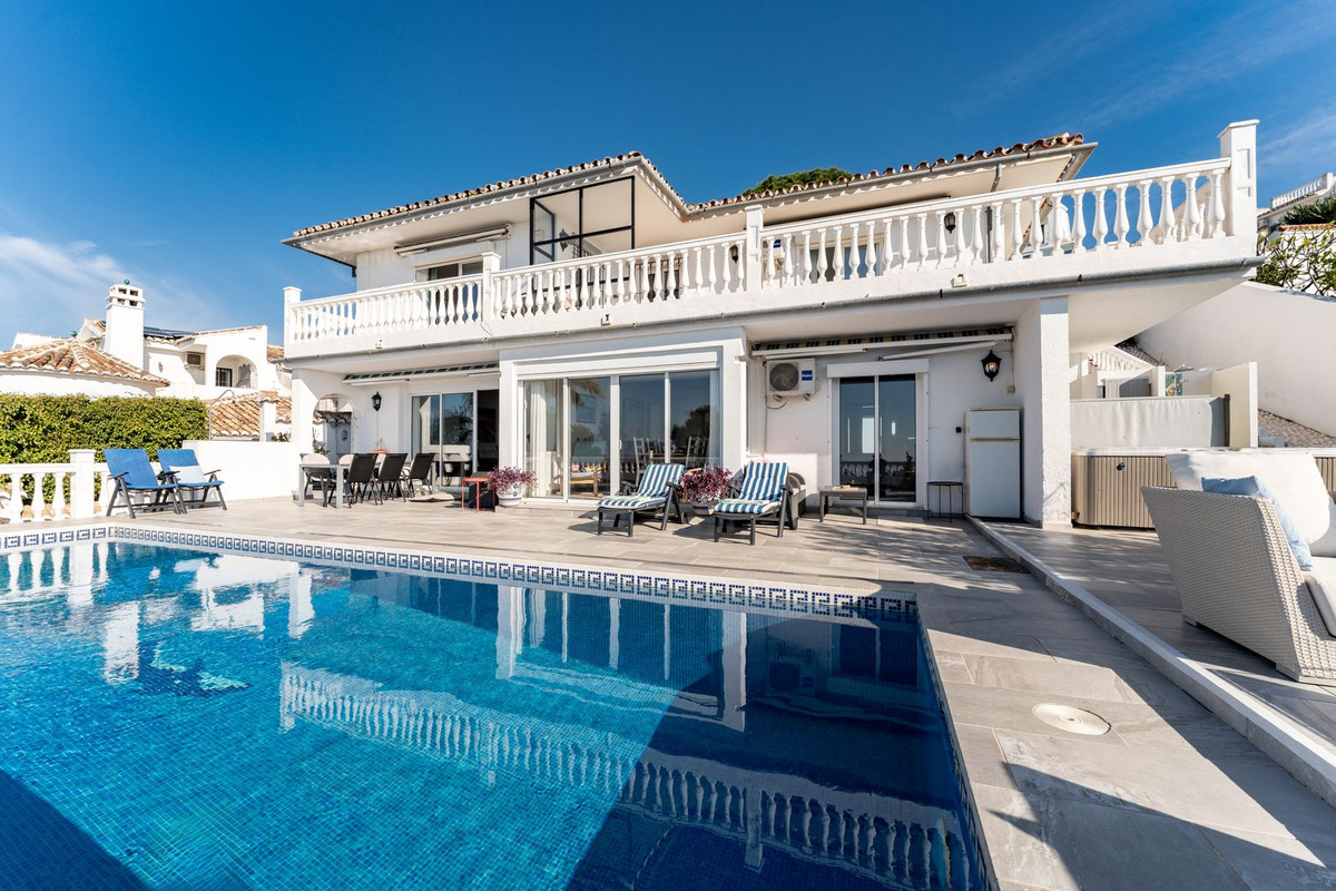 6 Bed Townhouse for sale in La Cala De Mijas Costa Del Sol, Málaga, Spain
