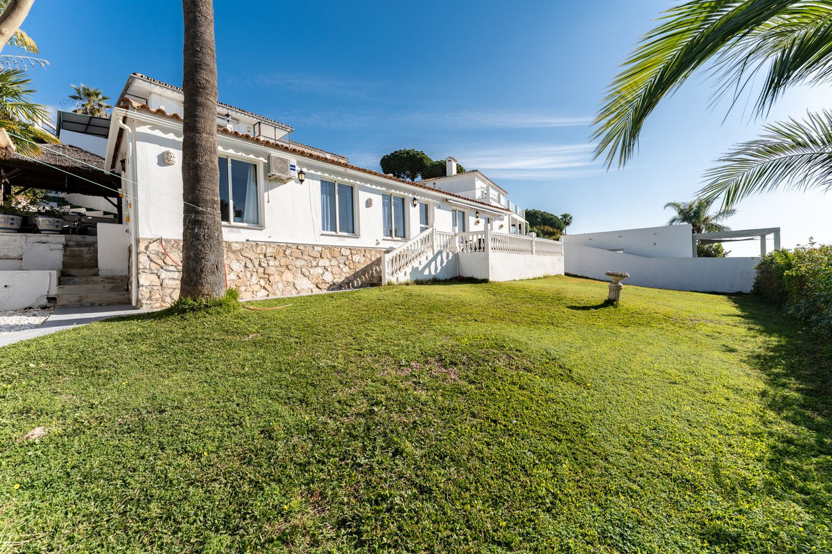 6 Bed Townhouse for sale in La Cala De Mijas Costa Del Sol, Málaga, Spain