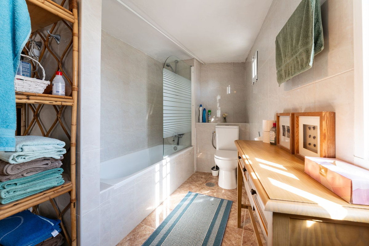 6 Bed Townhouse for sale in La Cala De Mijas Costa Del Sol, Málaga, Spain