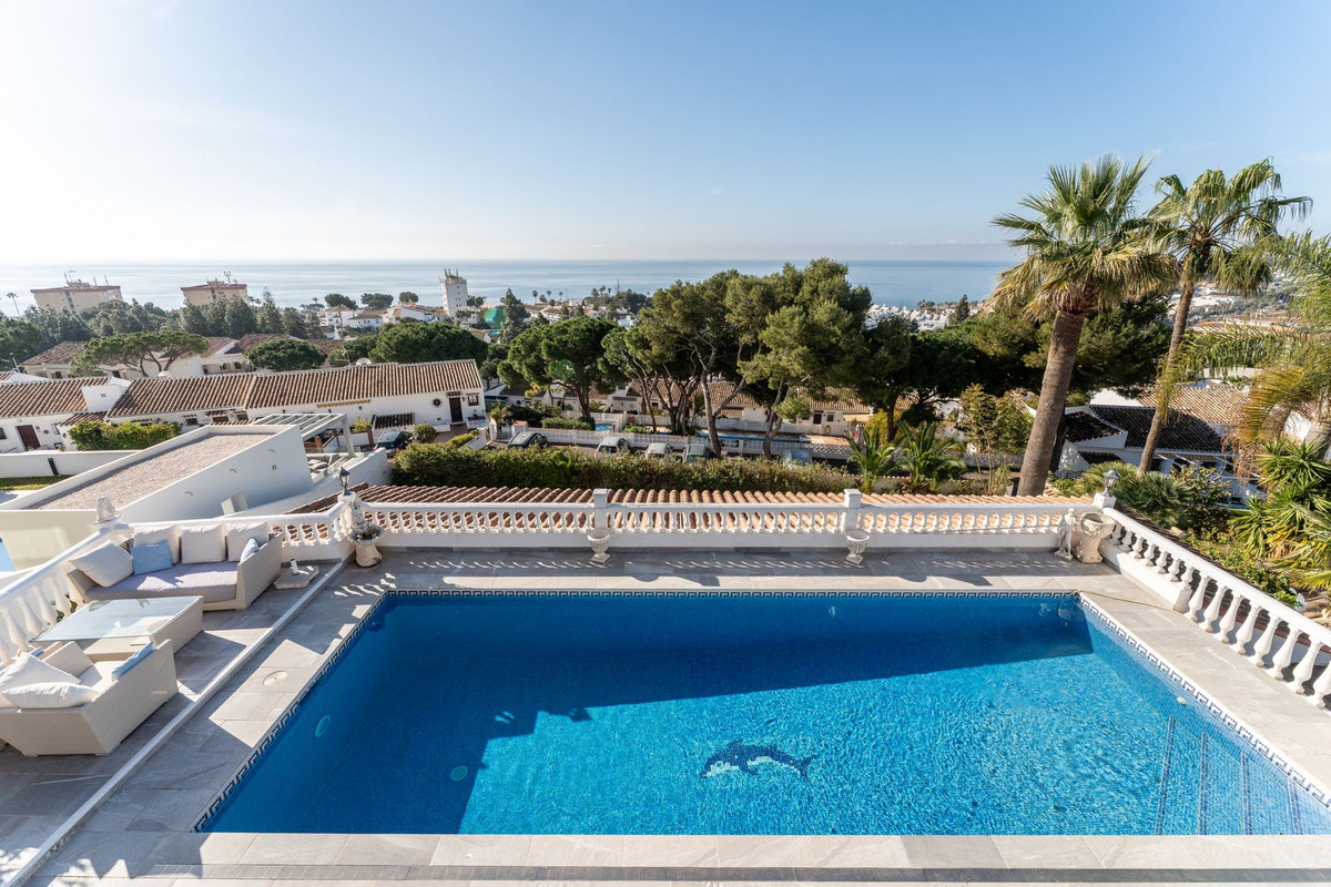 6 Bed Townhouse for sale in La Cala De Mijas Costa Del Sol, Málaga, Spain
