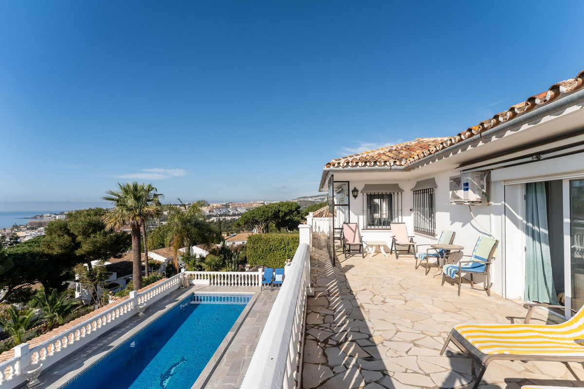 6 Bed Townhouse for sale in La Cala De Mijas Costa Del Sol, Málaga, Spain