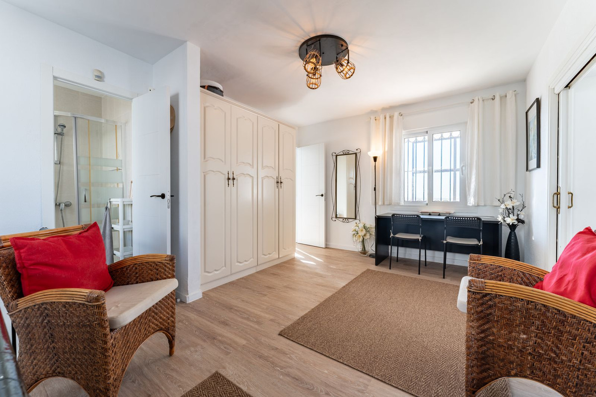 6 Bed Townhouse for sale in La Cala De Mijas Costa Del Sol, Málaga, Spain