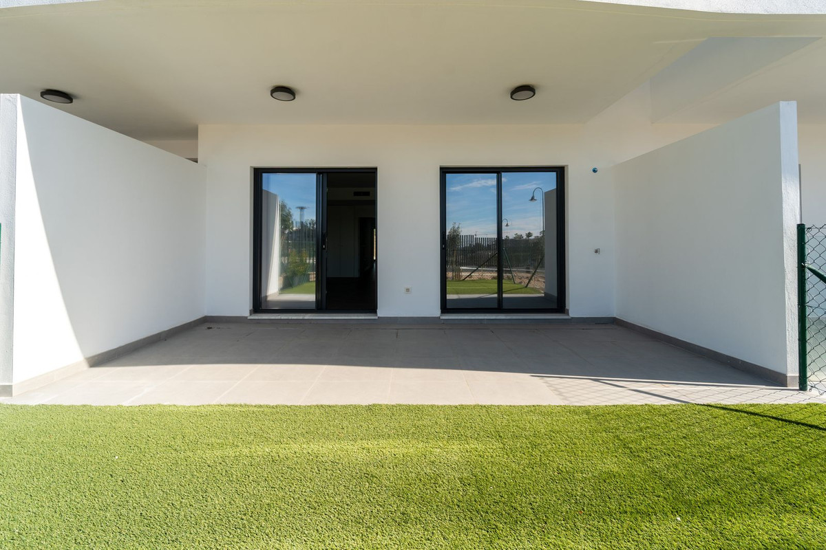 Se vende Apartamento Planta Baja de 2 dormitorios en Costa Del Sol, Málaga, España