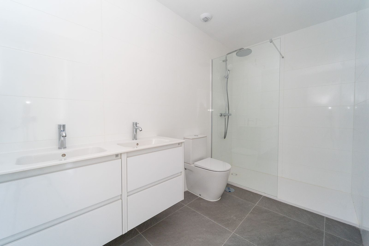 Se vende Apartamento Planta Baja de 2 dormitorios en Costa Del Sol, Málaga, España