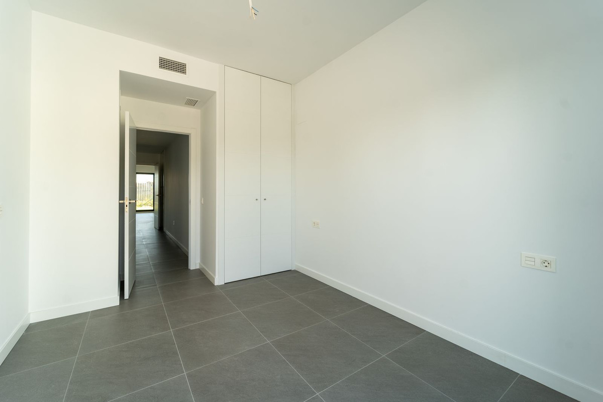Se vende Apartamento Planta Baja de 2 dormitorios en Costa Del Sol, Málaga, España