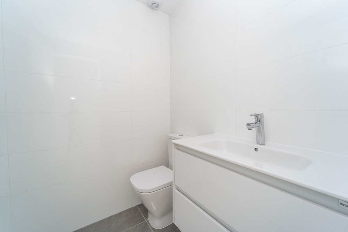 Se vende Apartamento Planta Baja de 2 dormitorios en Costa Del Sol, Málaga, España