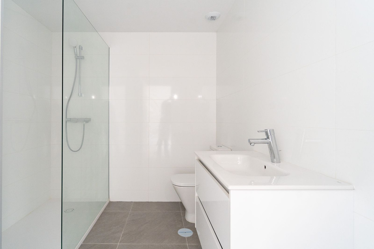 Se vende Apartamento Planta Media de 2 dormitorios en Costa Del Sol, Málaga, España