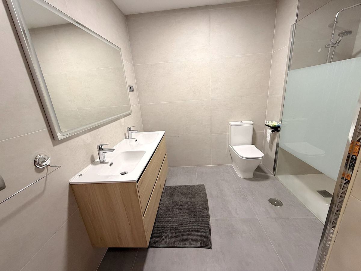 Se vende Apartamento Planta Media de 3 dormitorios en Costa Del Sol, Málaga, España