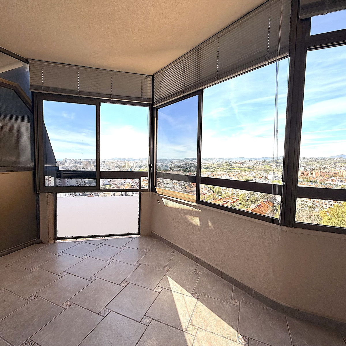 Se vende Apartamento Planta Media de 3 dormitorios en Costa Del Sol, Málaga, España