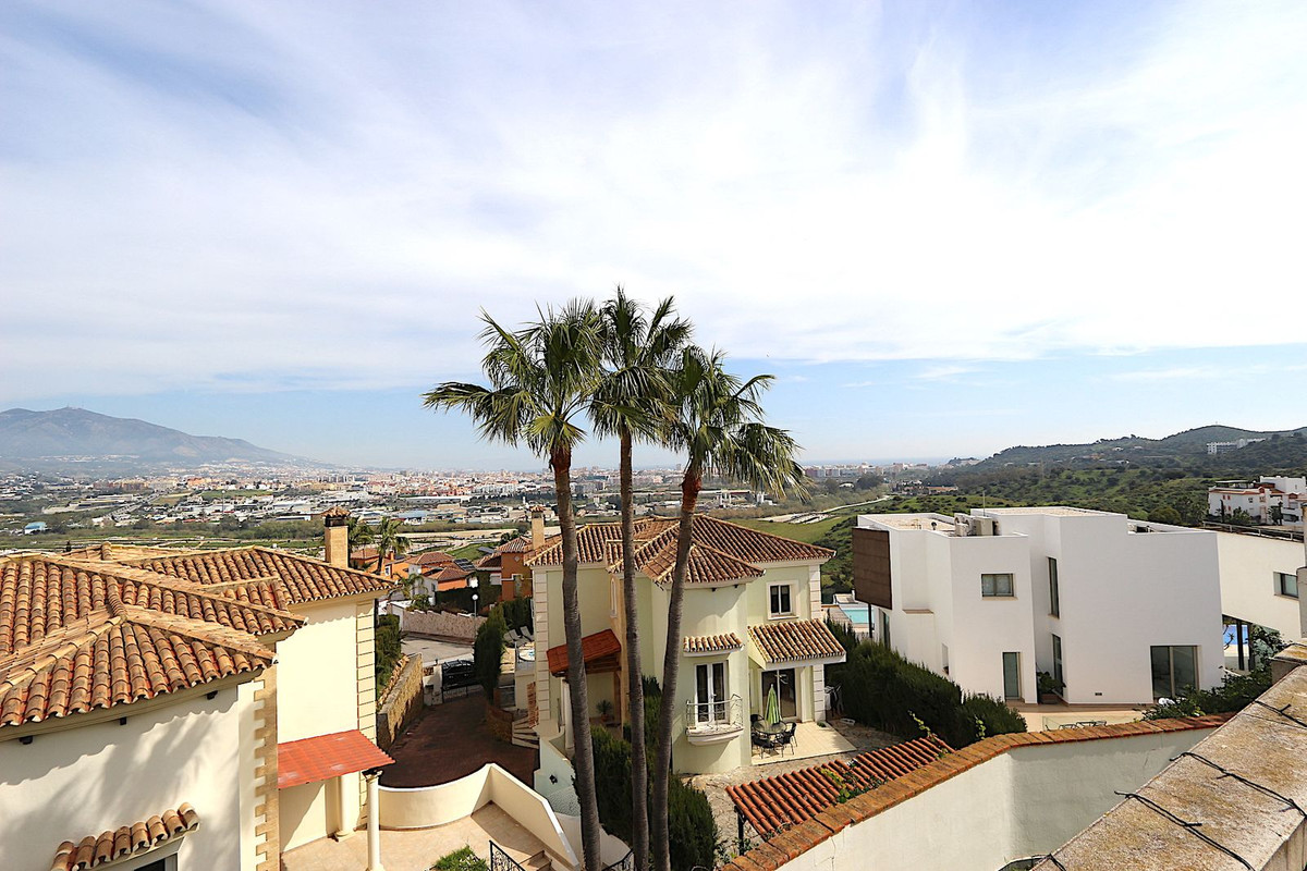 3 Bed Townhouse for sale in Cerros Del Aguila Costa Del Sol, Málaga, Spain