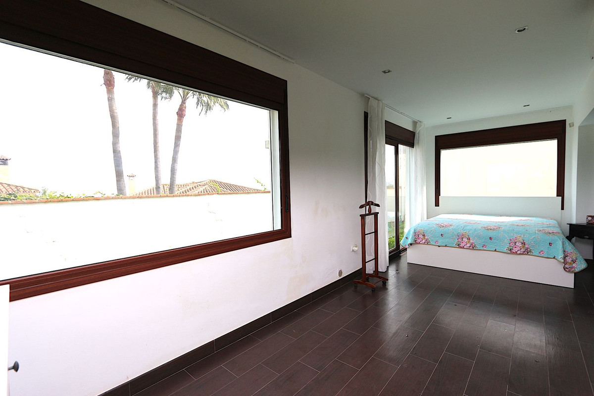 3 Bed Townhouse for sale in Cerros Del Aguila Costa Del Sol, Málaga, Spain