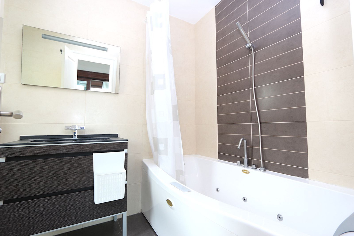 3 Bed Townhouse for sale in Cerros Del Aguila Costa Del Sol, Málaga, Spain