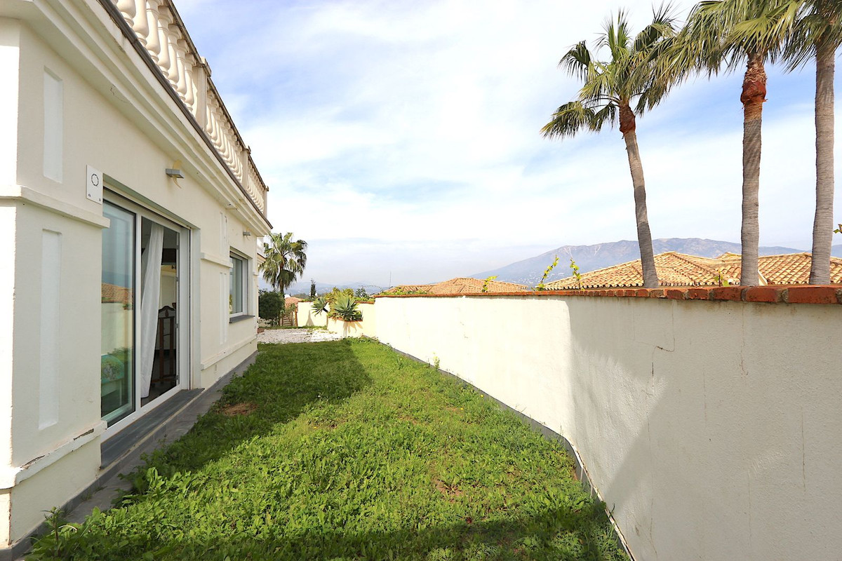 3 Bed Townhouse for sale in Cerros Del Aguila Costa Del Sol, Málaga, Spain