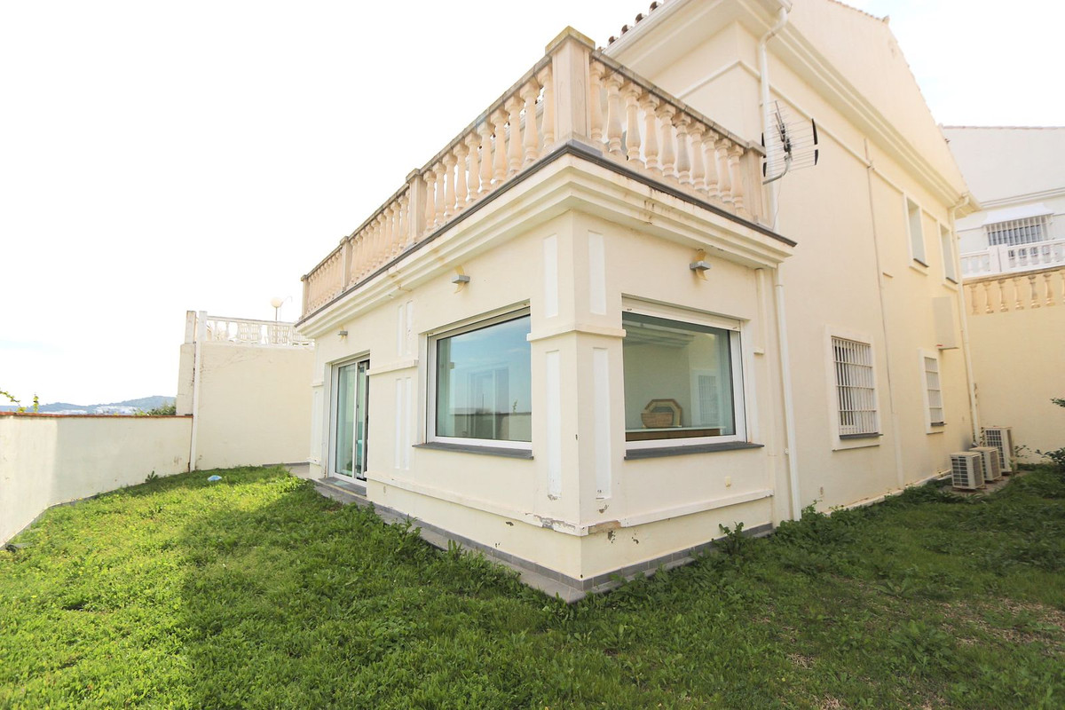 3 Bed Townhouse for sale in Cerros Del Aguila Costa Del Sol, Málaga, Spain