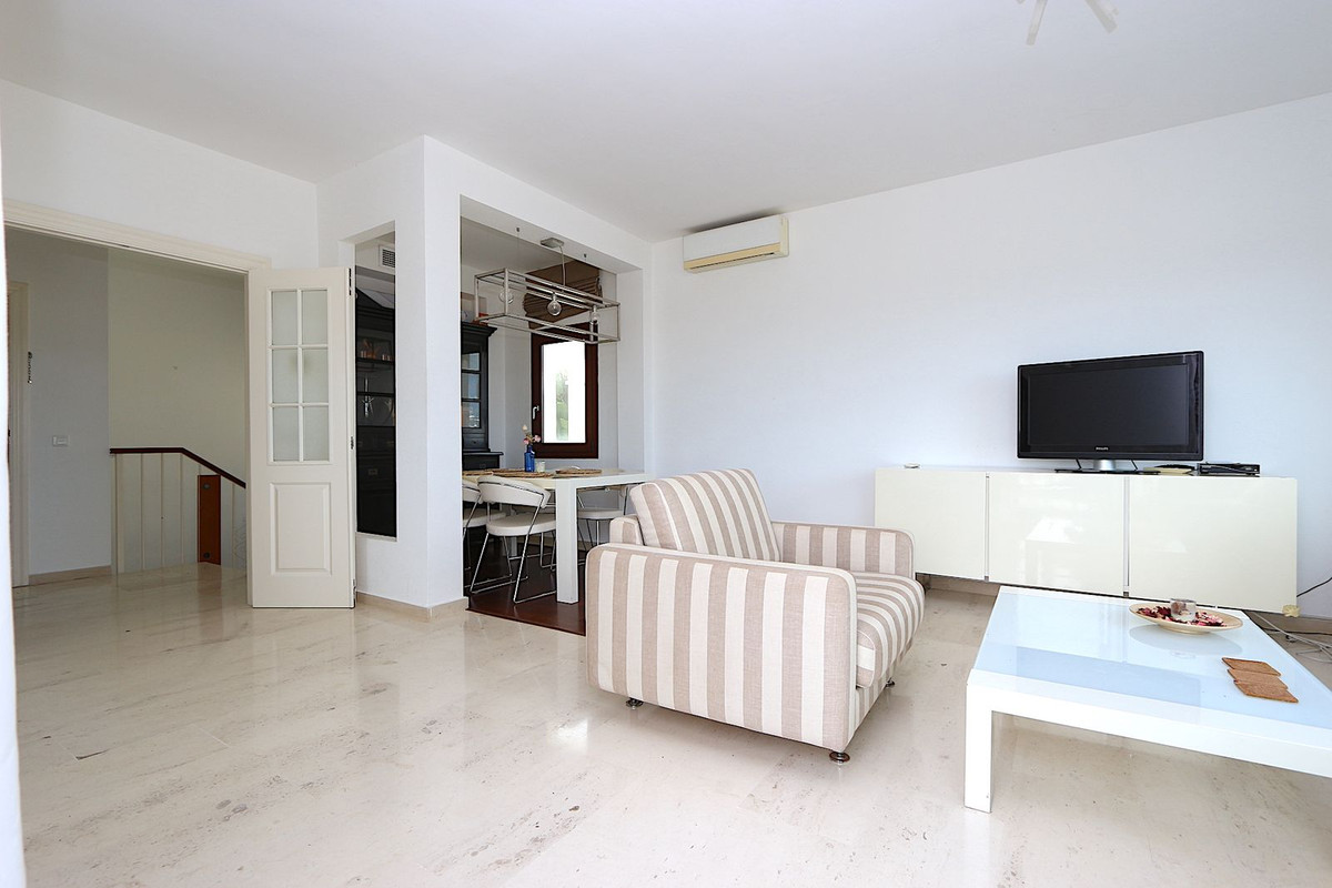 3 Bed Townhouse for sale in Cerros Del Aguila Costa Del Sol, Málaga, Spain