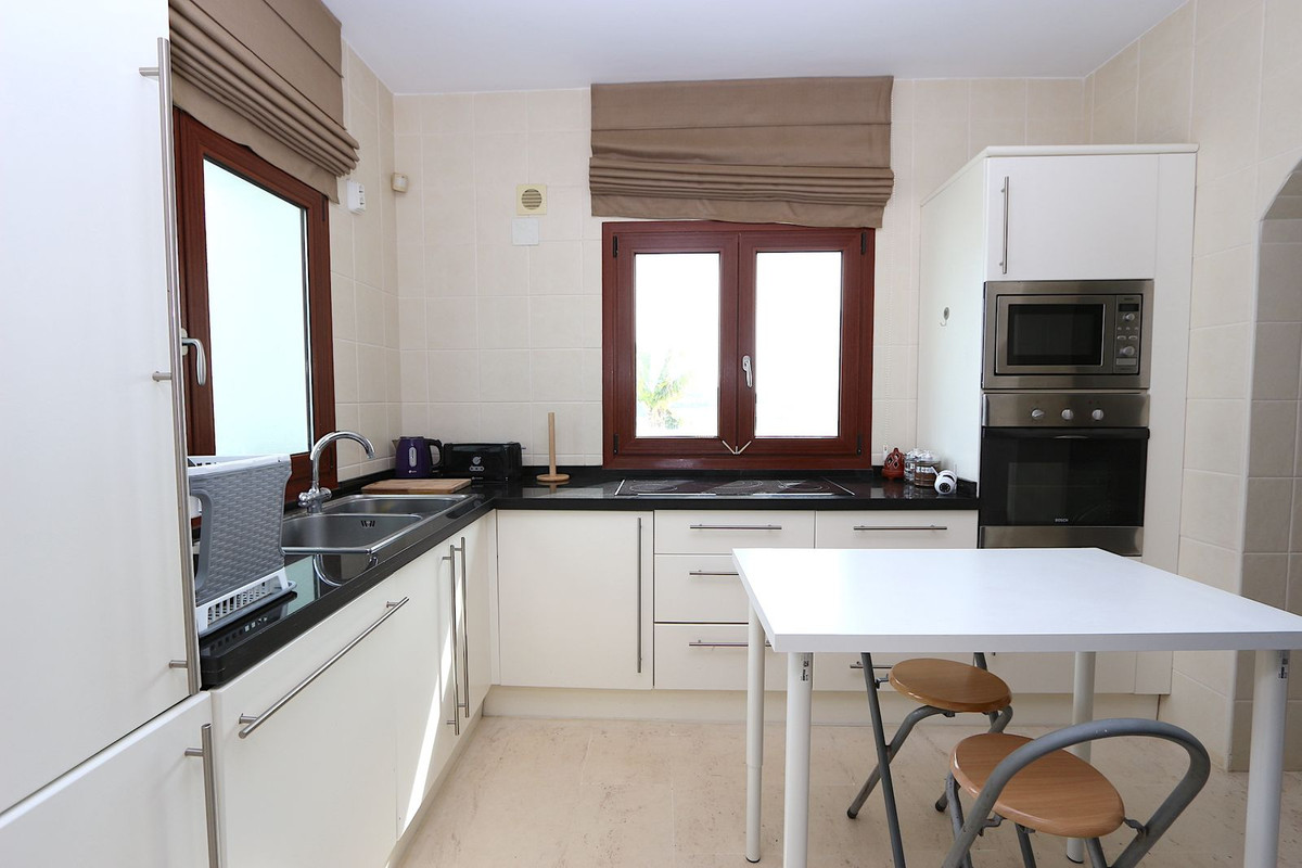 3 Bed Townhouse for sale in Cerros Del Aguila Costa Del Sol, Málaga, Spain