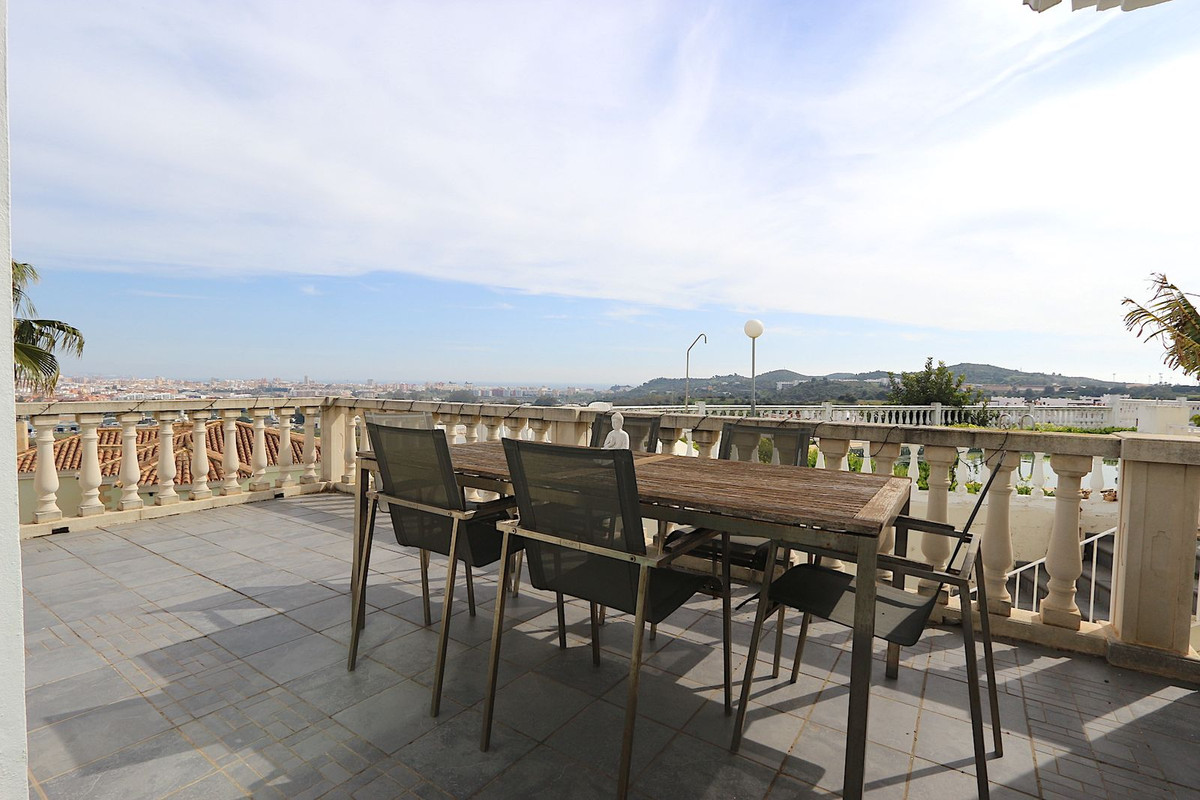 3 Bed Townhouse for sale in Cerros Del Aguila Costa Del Sol, Málaga, Spain