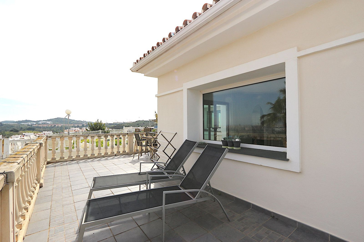 3 Bed Townhouse for sale in Cerros Del Aguila Costa Del Sol, Málaga, Spain