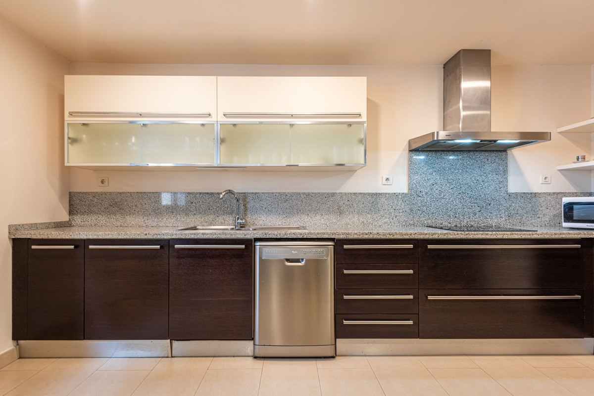 4 Bed Townhouse for sale in Benahavís Costa Del Sol, Málaga, Spain